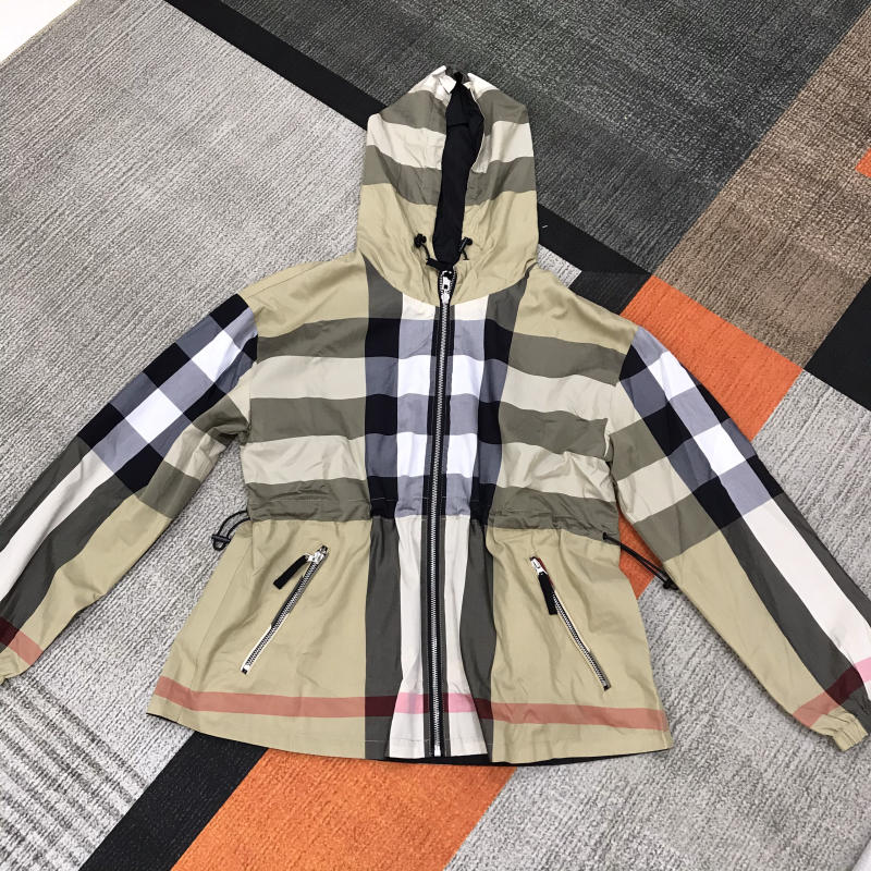 Áo Khoác, áo gió nữ Burberry siêu cấp trả khách