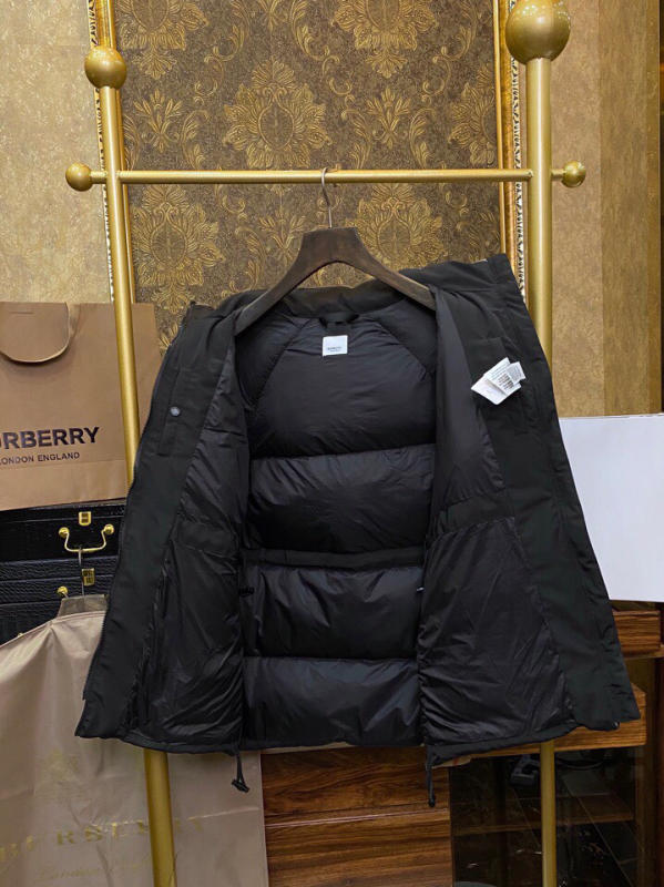 Áo khoác kẻ sọc caro Burberry