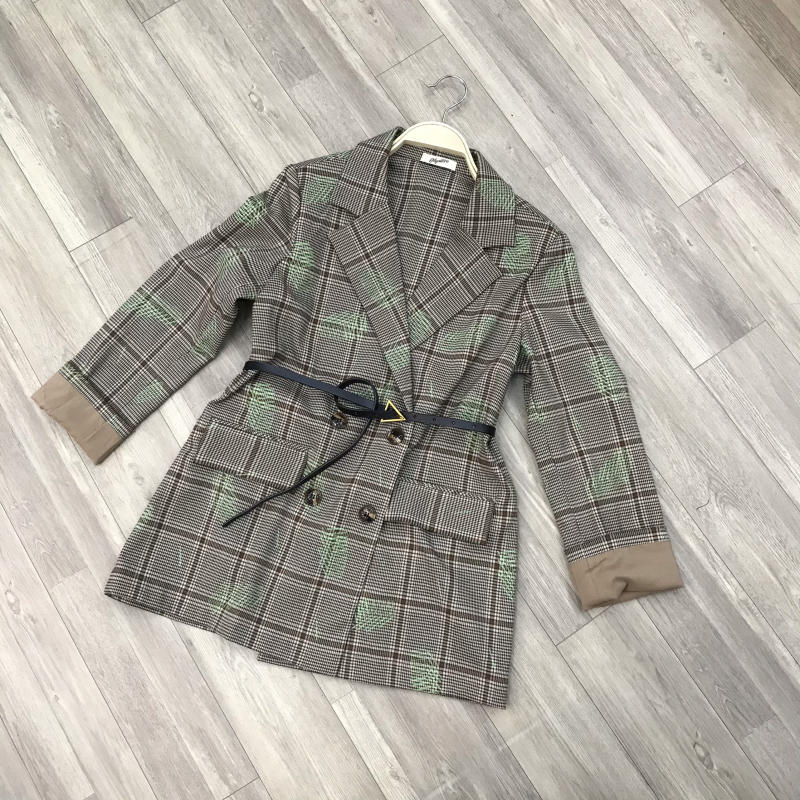 Áo khoác vest Blazer caro nền nâu chữ xanh lá