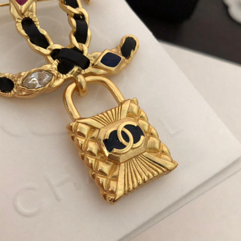 Các kiểu Cài áo hàng hiệu, Chanel, Gucci, Dior