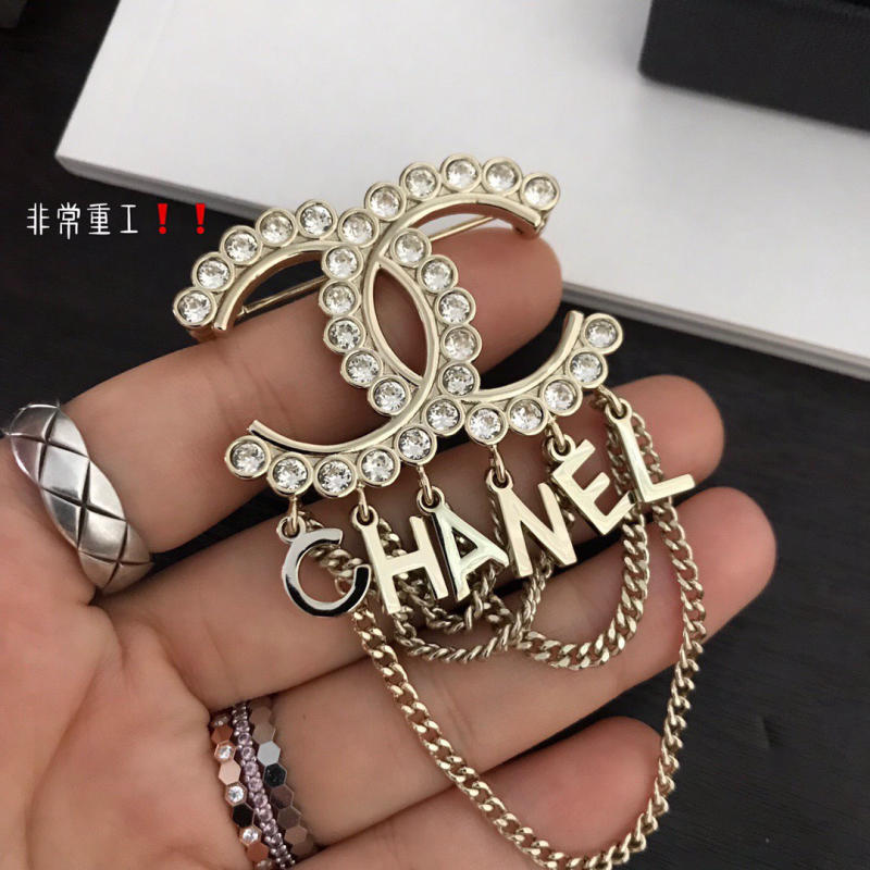 Các kiểu Cài áo hàng hiệu, Chanel, Gucci, Dior