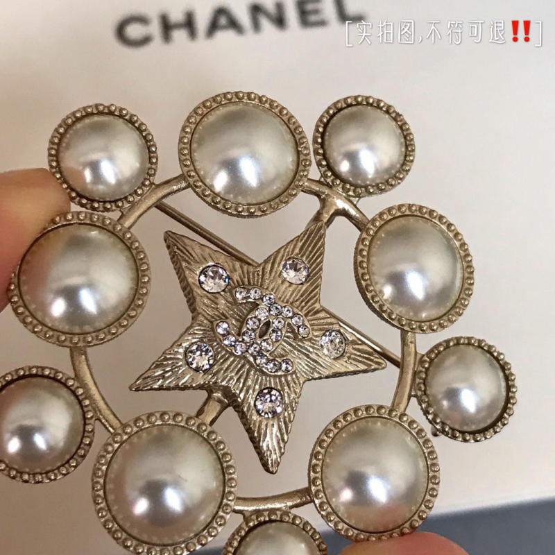 Các kiểu Cài áo hàng hiệu, Chanel, Gucci, Dior