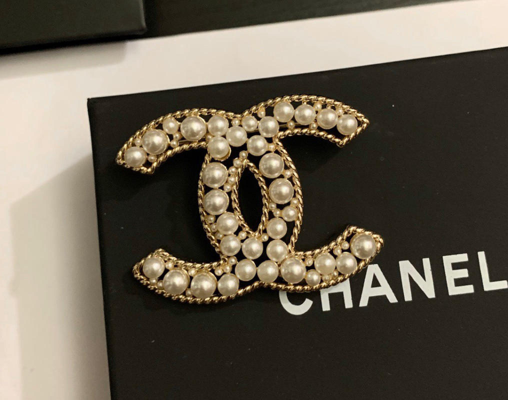 Các kiểu Cài áo hàng hiệu, Chanel, Gucci, Dior