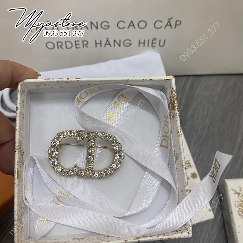 Cài áo Dior siêu cấp 1:1 trả khách