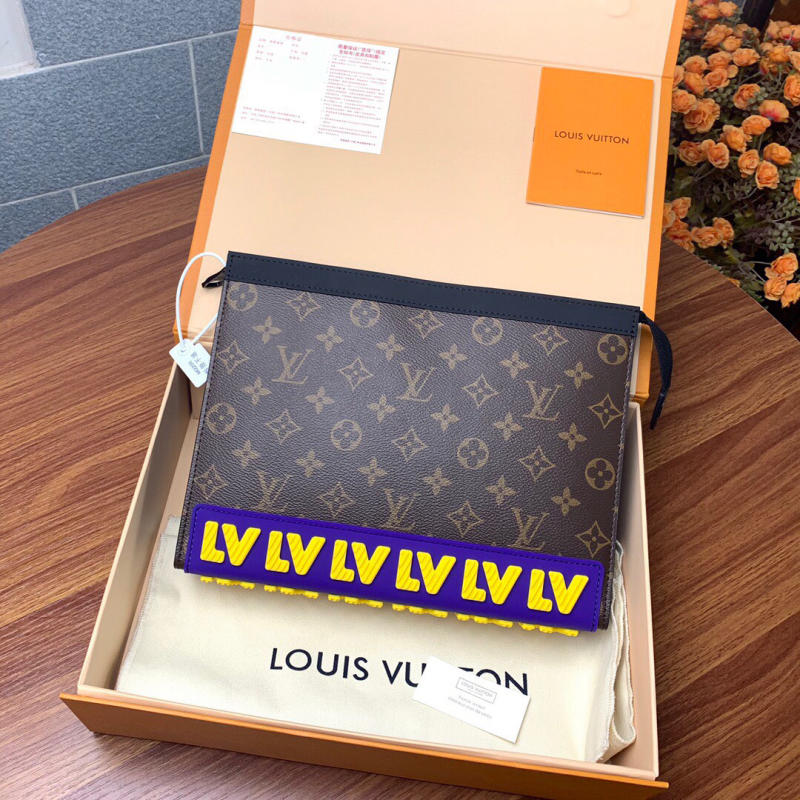 Clutch Louis Vuitton Monogram Eclipse Pochette Voyage nam siêu cấp