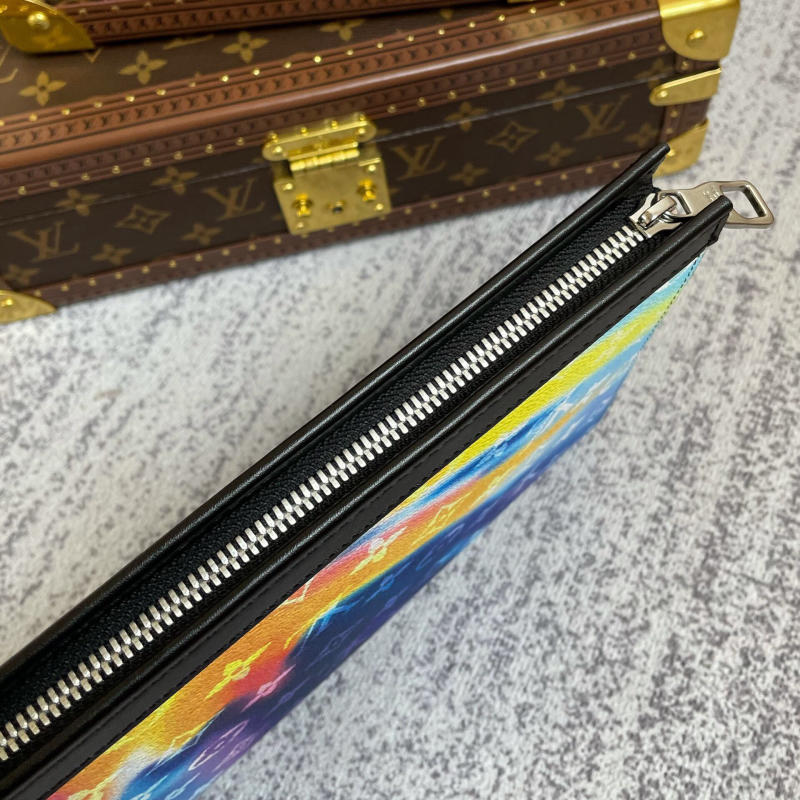 Clutch Louis Vuitton POCHETTE VOYAGE Medium nam siêu cấp