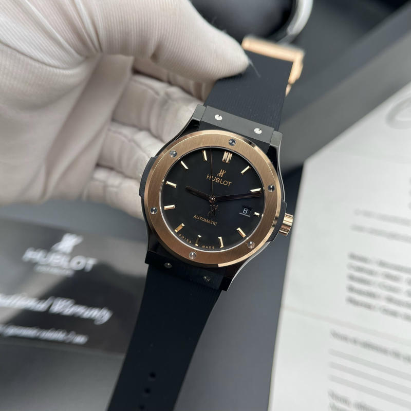 Đồng hồ Hublot đen siêu cấp 1:1 có sẵn 