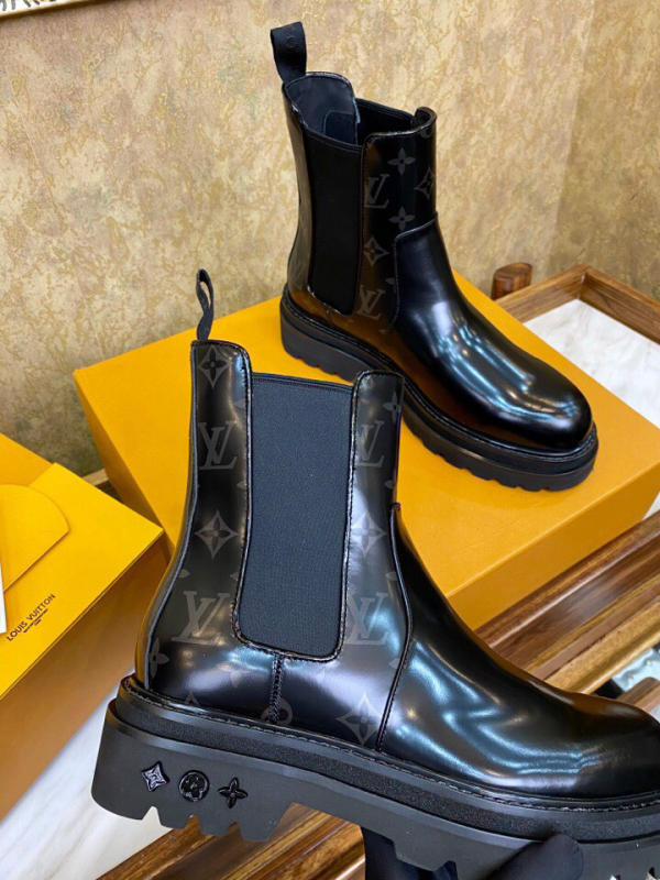Giày boot cổ cao nam LV màu đen