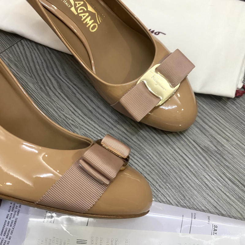 Giày cao gót Salvastore Ferragamo màu be siêu cấp về trả khách 