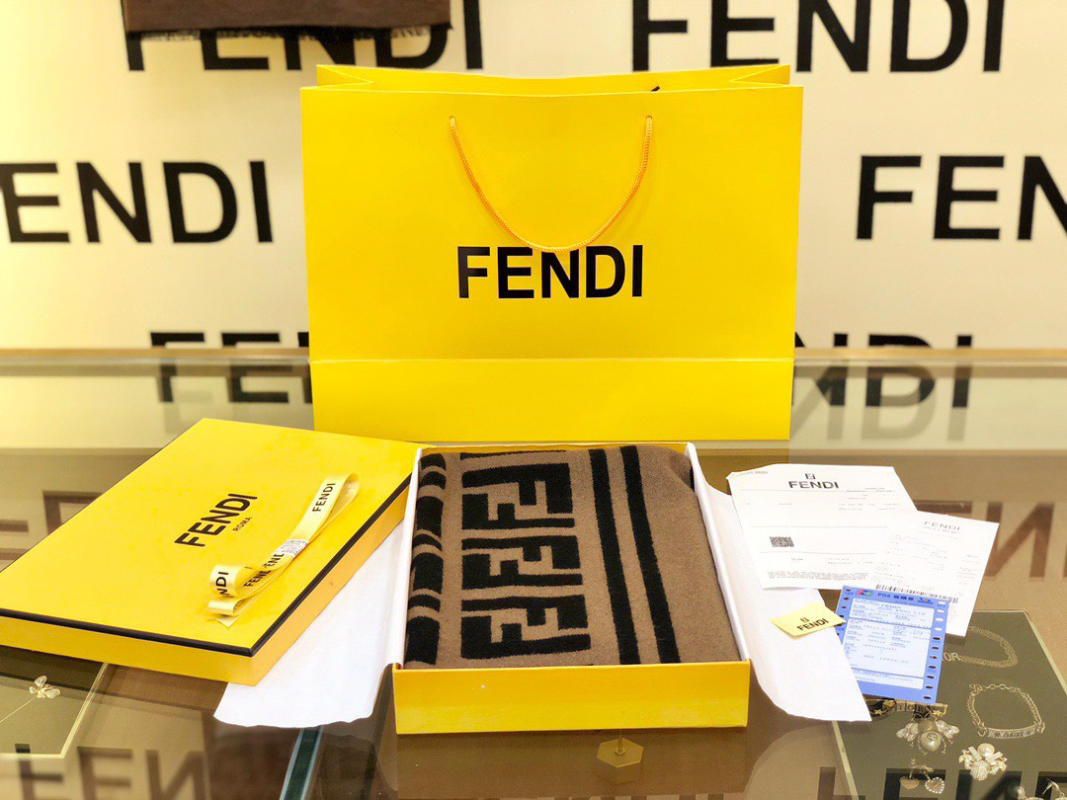 Khăn choàng cổ Fendi logo F cổ điển siêu cấp 1:1