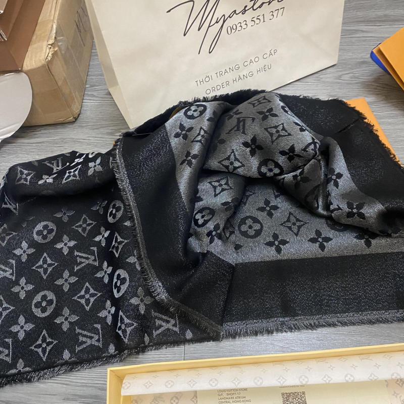 Khăn choàng Louis Vuitton siêu cấp về trả khách