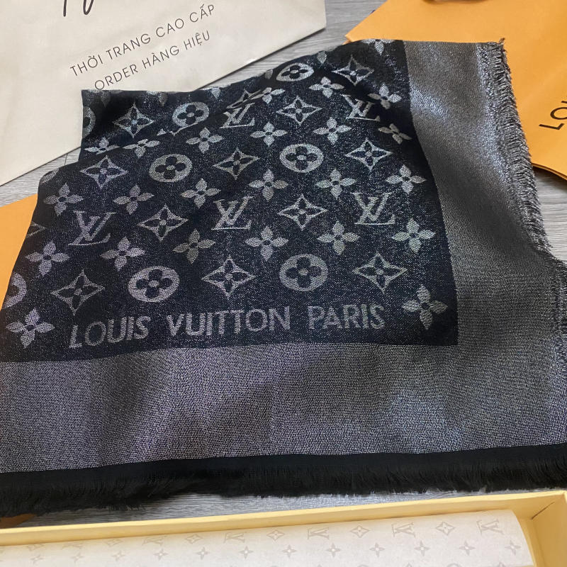 Khăn choàng Louis Vuitton siêu cấp về trả khách