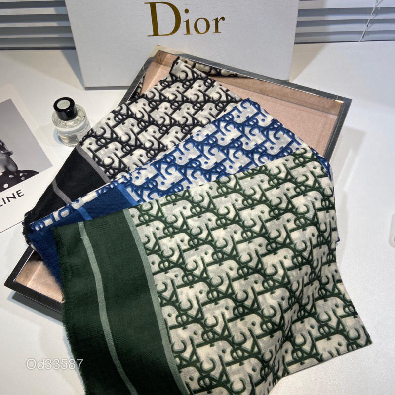 Khăn Dior kiểu chữ mới nhất