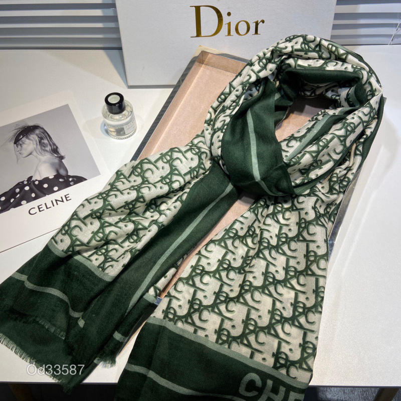 Khăn Dior kiểu chữ mới nhất