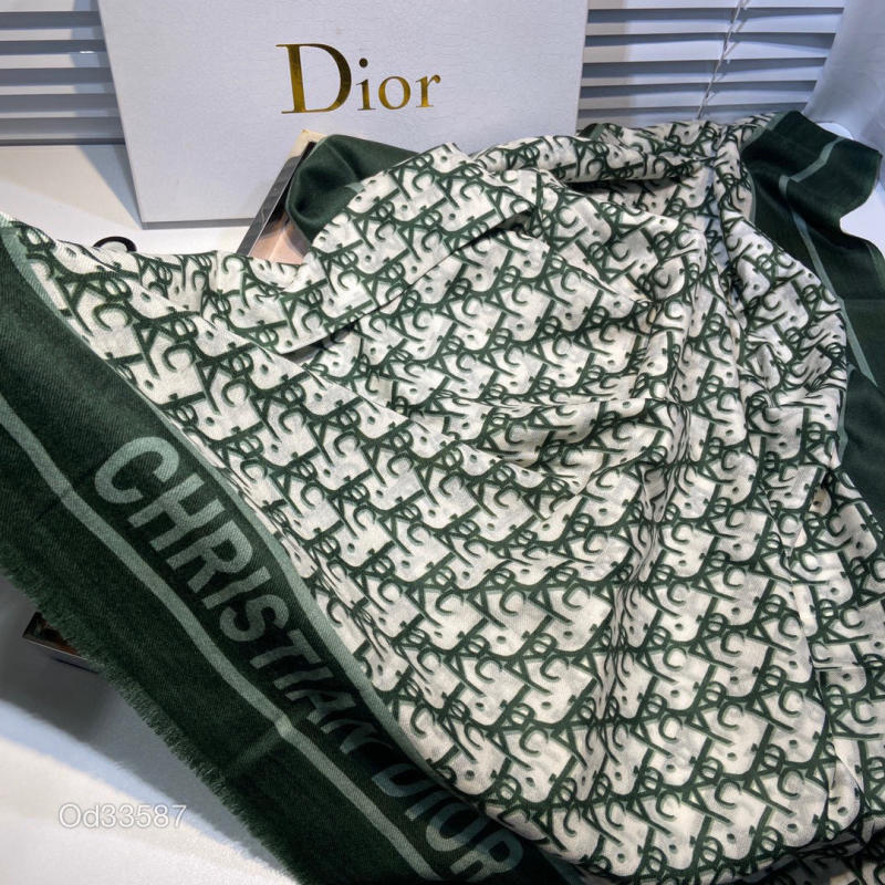 Khăn Dior kiểu chữ mới nhất