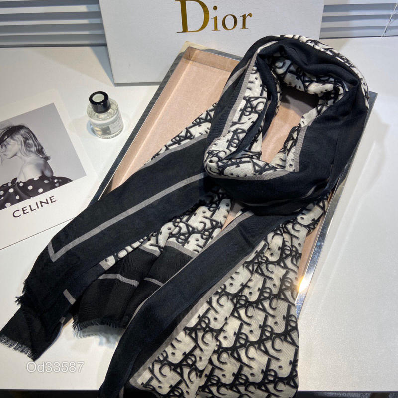 Khăn Dior kiểu chữ mới nhất