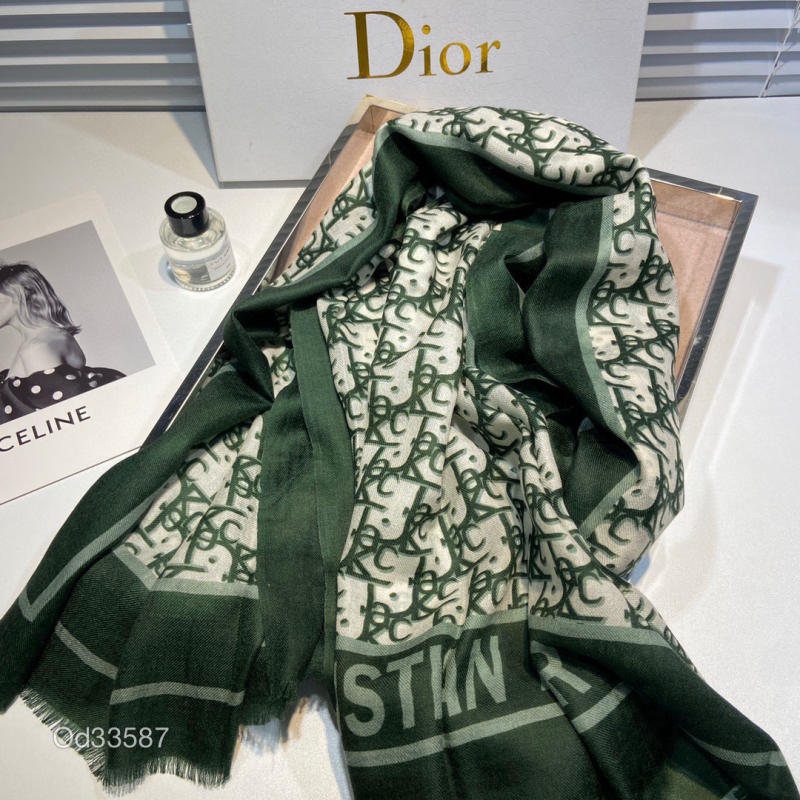 Khăn Dior kiểu chữ mới nhất