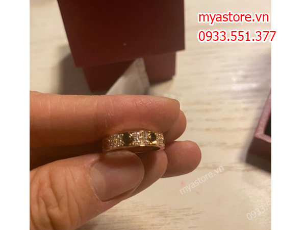 Nhẫn Cartier màu vàng có sẵn