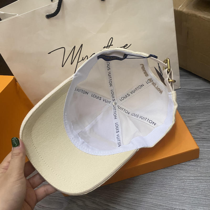 Nón Louis Vuitton trắng siêu cấp 1:1