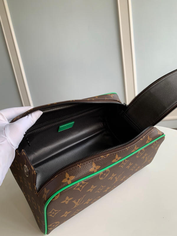 Túi cầm tay LV Dopp Kit siêu cấp 1:1