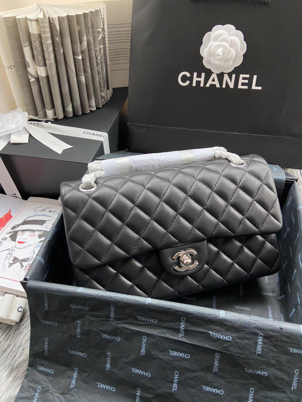 Túi Chanel Classic Cf 1112 like auth màu đen khoá trắng