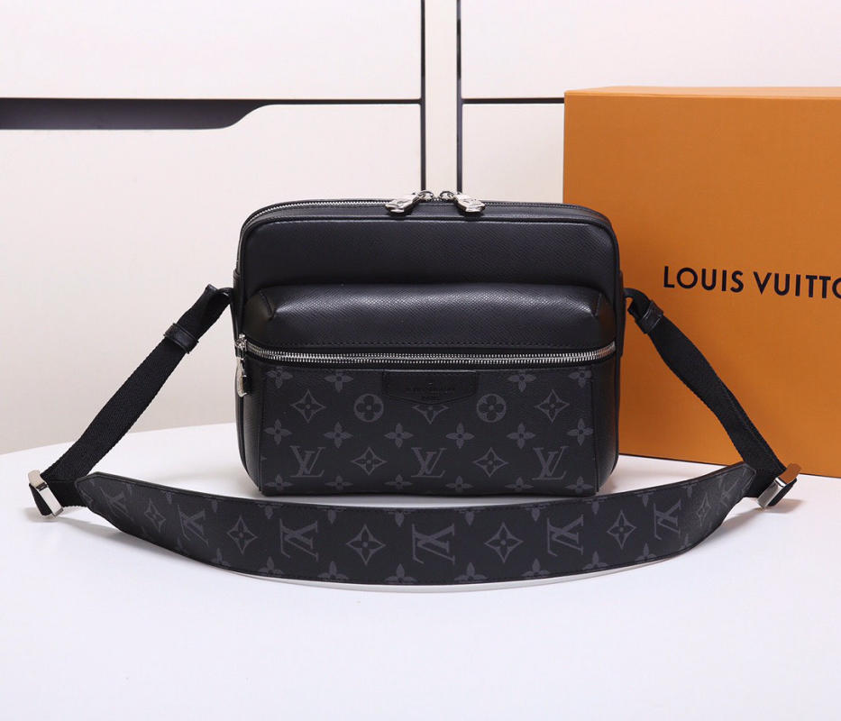 Túi đeo chéo nam Louis Vuitton siêu cấp