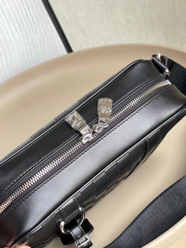 Túi đeo chéo nam LV Louis Vuitton Sirius messenger 