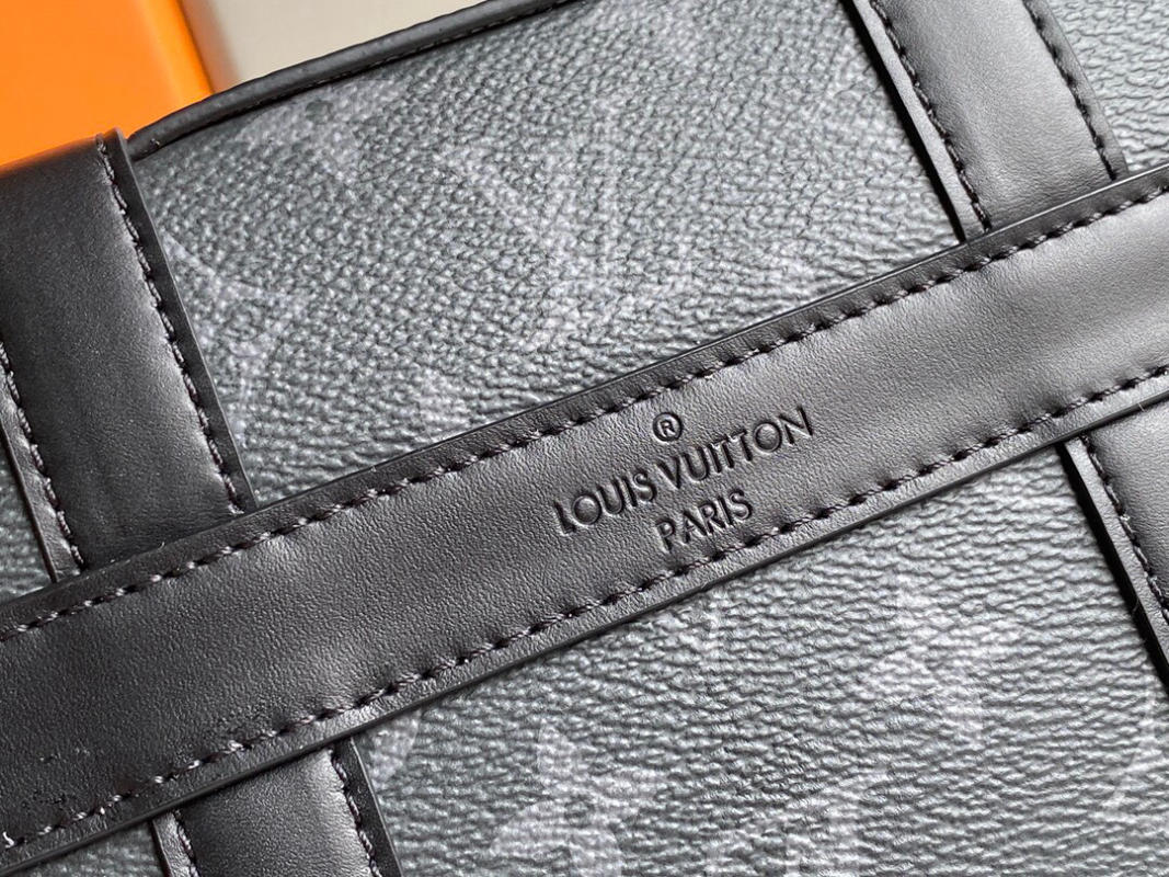 Túi đeo chéo nam LV Louis Vuitton Trunk siêu cấp