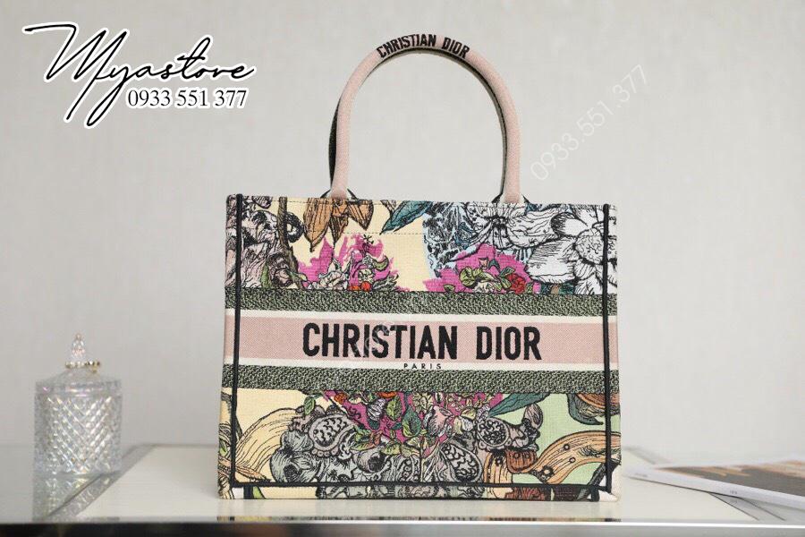 Túi Dior 21216BOOK TOTE Tranh thêu hoa đầy màu sắc size 36,5cm