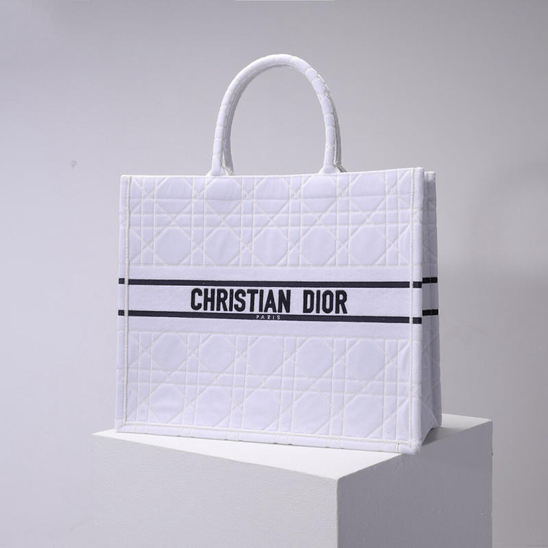 Túi Dior Book Tote màu trắng