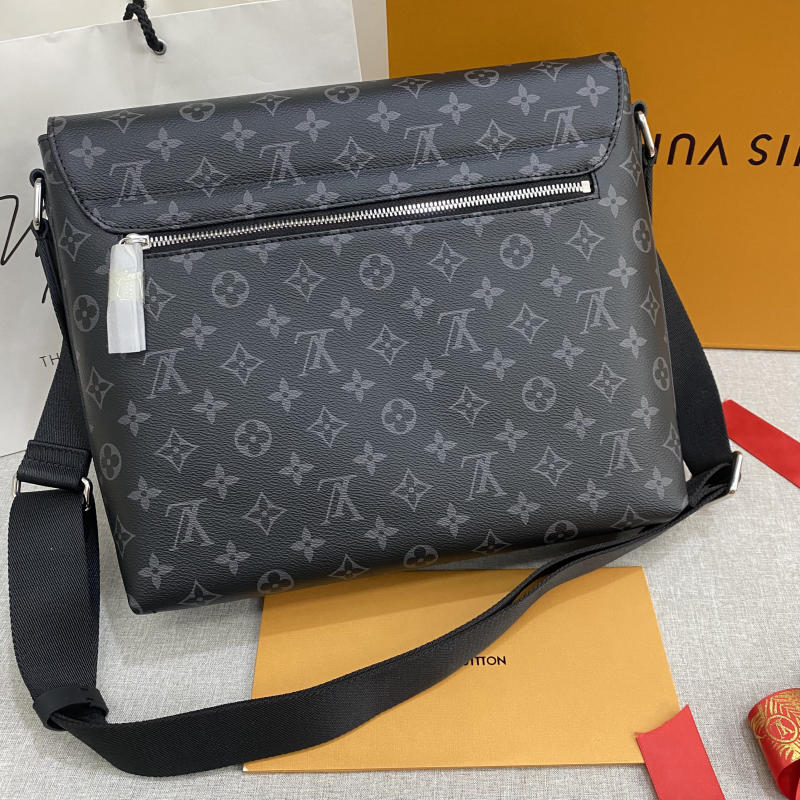 Túi nam đeo chéo LV Louis Vuitton 