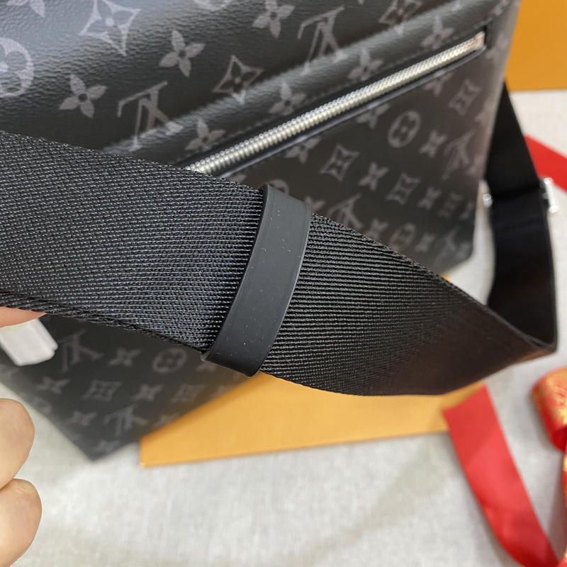 Túi nam đeo chéo LV Louis Vuitton 