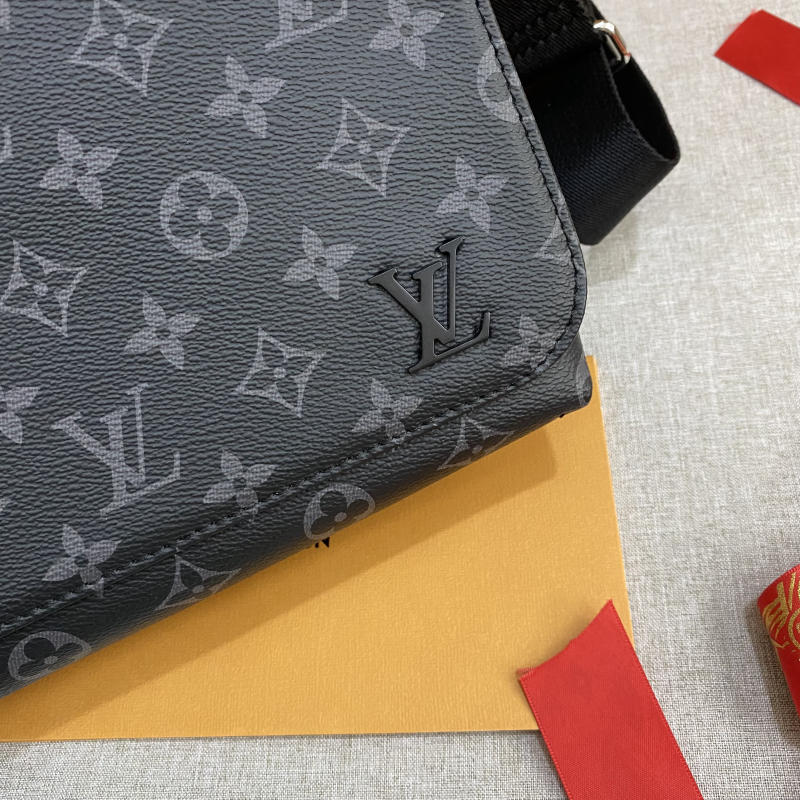 Túi nam đeo chéo LV Louis Vuitton 