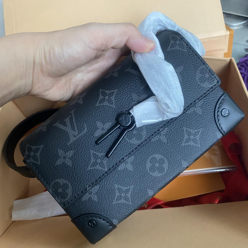 Túi Nam Louis Vuitton Steamer Wearable Wallet về trả khách