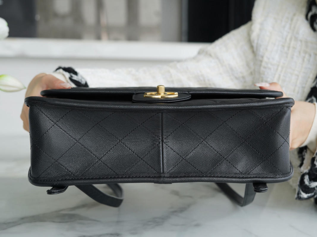 Túi xách Chanel 22K Black Caviar Messenger Backpack siêu cấp 1:1