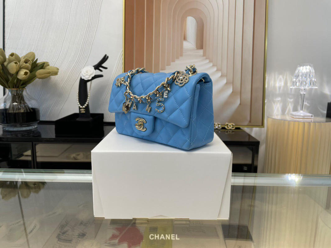 Túi xách Chanel Classic Charm màu xanh siêu cấp 1:1