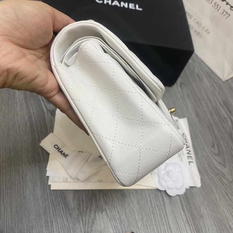 Túi xách Chanel màu trắng siêu cấp về trả khách