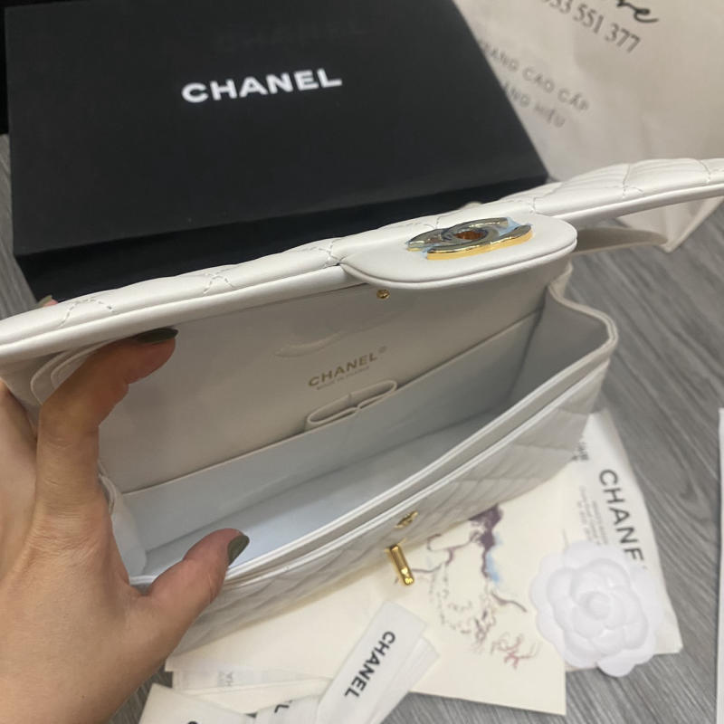 Túi xách Chanel màu trắng siêu cấp về trả khách