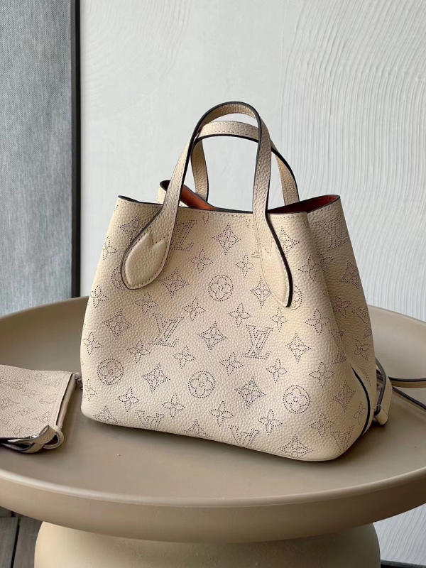 Túi xách Louis Vuitton BLOSSOM kem siêu cấp 1:1