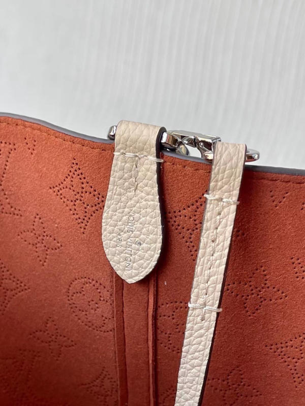 Túi xách Louis Vuitton BLOSSOM kem siêu cấp 1:1