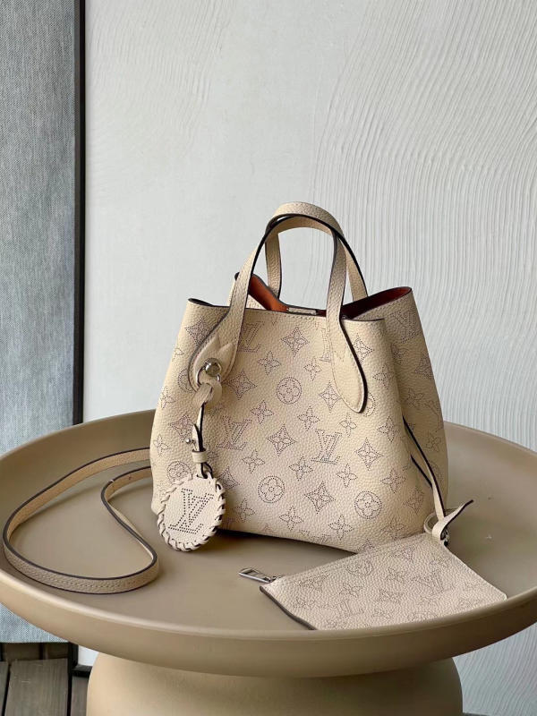 Túi xách Louis Vuitton BLOSSOM kem siêu cấp 1:1