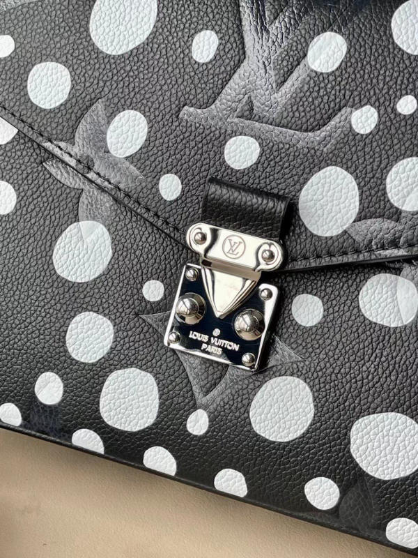 Túi xách Louis Vuitton Metis siêu cấp 1:1