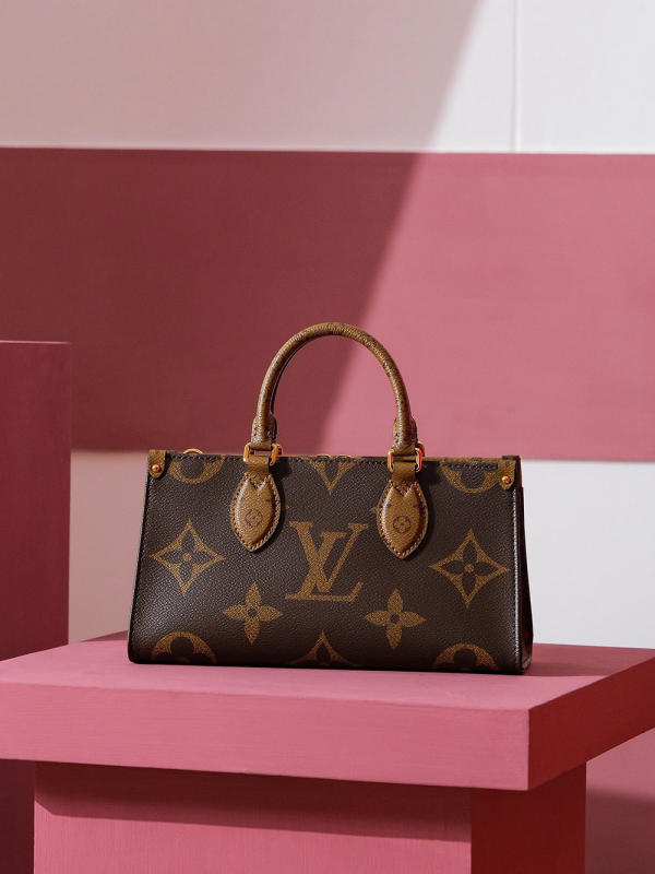 Túi xách Louis Vuitton 𝐄𝐀𝐒𝐓 𝐖𝐄𝐒𝐓 siêu cấp 1:1