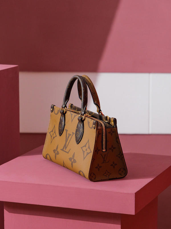 Túi xách Louis Vuitton 𝐄𝐀𝐒𝐓 𝐖𝐄𝐒𝐓 siêu cấp 1:1