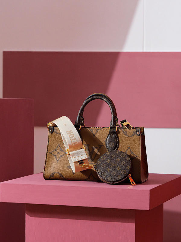 Túi xách Louis Vuitton 𝐄𝐀𝐒𝐓 𝐖𝐄𝐒𝐓 siêu cấp 1:1