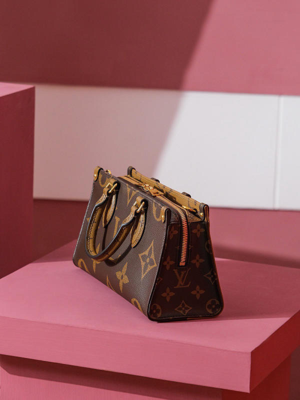 Túi xách Louis Vuitton 𝐄𝐀𝐒𝐓 𝐖𝐄𝐒𝐓 siêu cấp 1:1