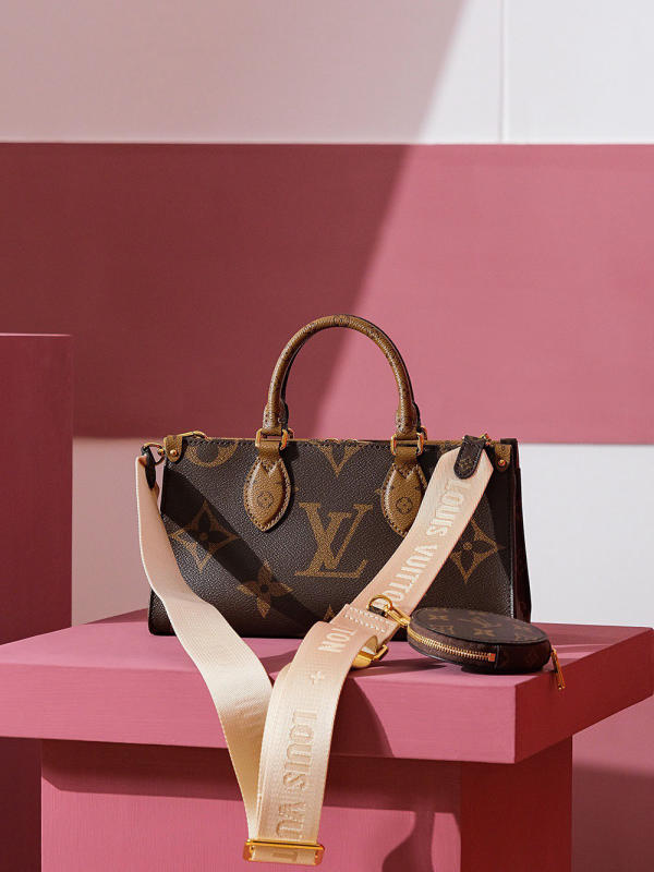 Túi xách Louis Vuitton 𝐄𝐀𝐒𝐓 𝐖𝐄𝐒𝐓 siêu cấp 1:1