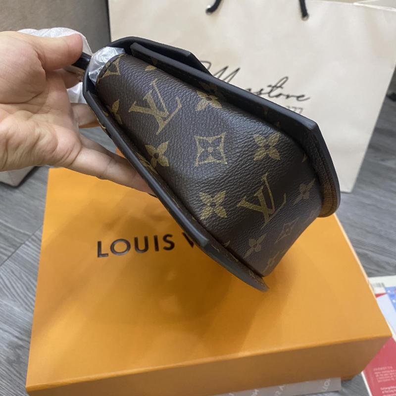 Túi xách Louis Vuitton siêu cấp về trả khách