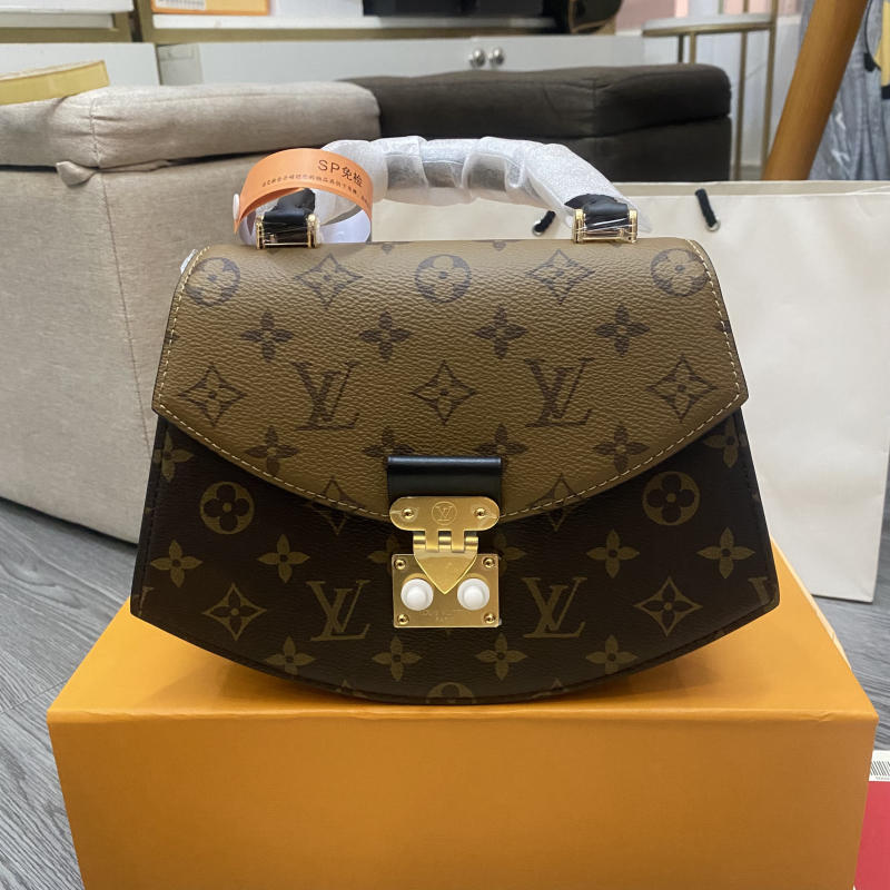 Túi xách Louis Vuitton siêu cấp về trả khách