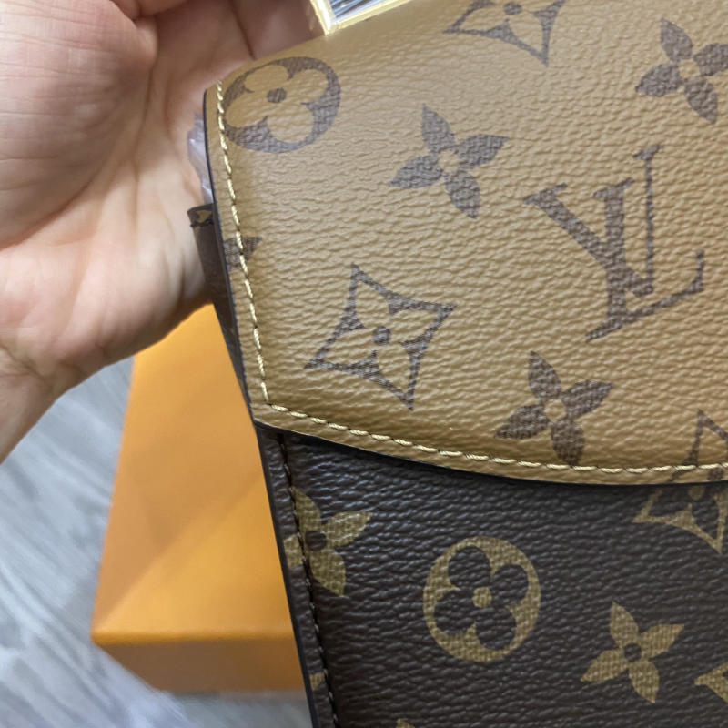 Túi xách Louis Vuitton siêu cấp về trả khách